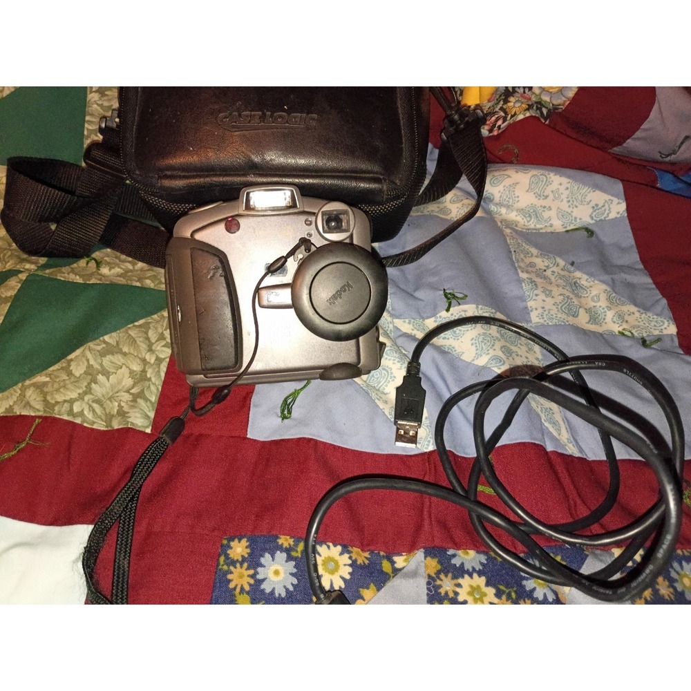 Kodak DC DC260 Digital Camera With Cord And Carry Bag Untested